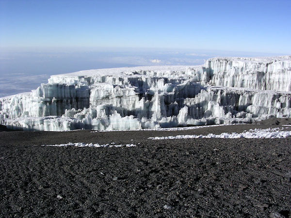 Glacier au sommet du mont Kilimandjaro